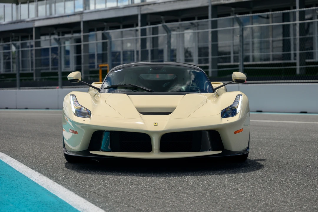 2015 Ferrari LaFerrari - Image 18 of 31