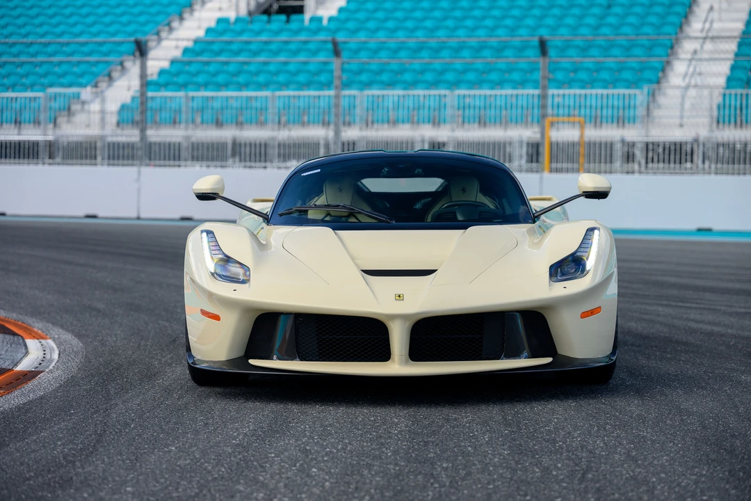 2015 Ferrari LaFerrari - Image 8 of 31