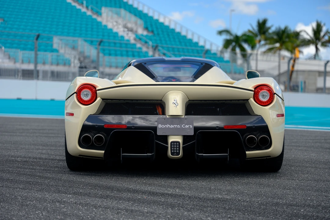 2015 Ferrari LaFerrari - Image 9 of 31