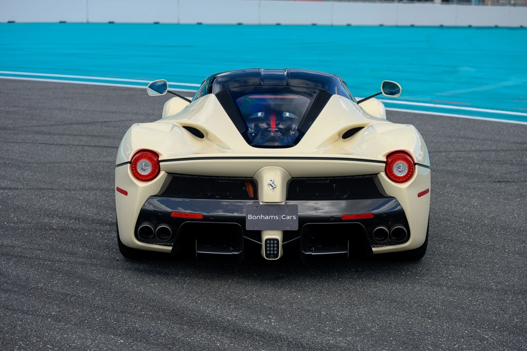 2015 Ferrari LaFerrari - Image 10 of 31