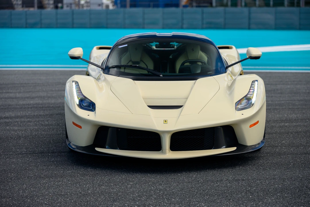 2015 Ferrari LaFerrari - Image 13 of 31