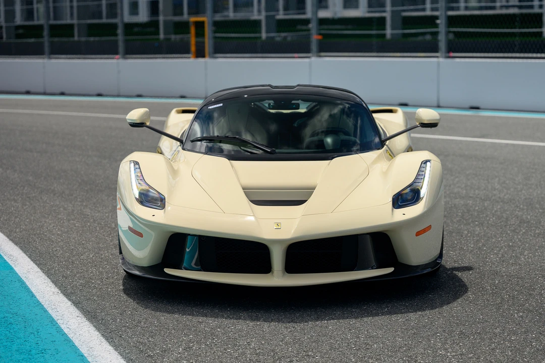 2015 Ferrari LaFerrari - Image 19 of 31
