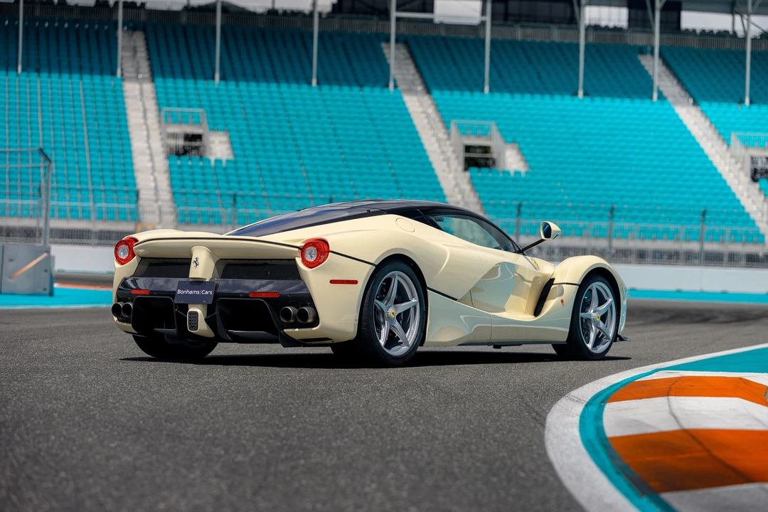 2015 Ferrari LaFerrari - Image 3 of 31