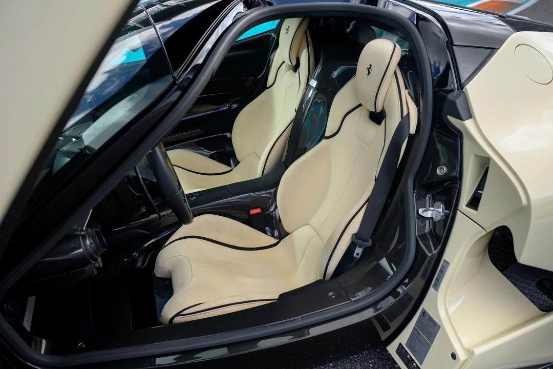 2015 Ferrari LaFerrari - Image 31 of 31