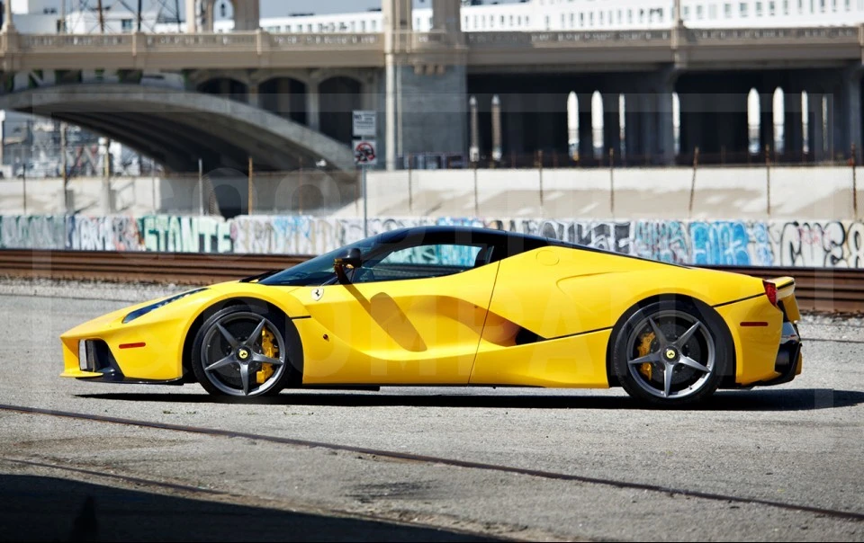 2015 Ferrari LaFerrari - Image 2 of 25