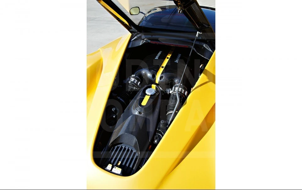 2015 Ferrari LaFerrari - Image 24 of 28