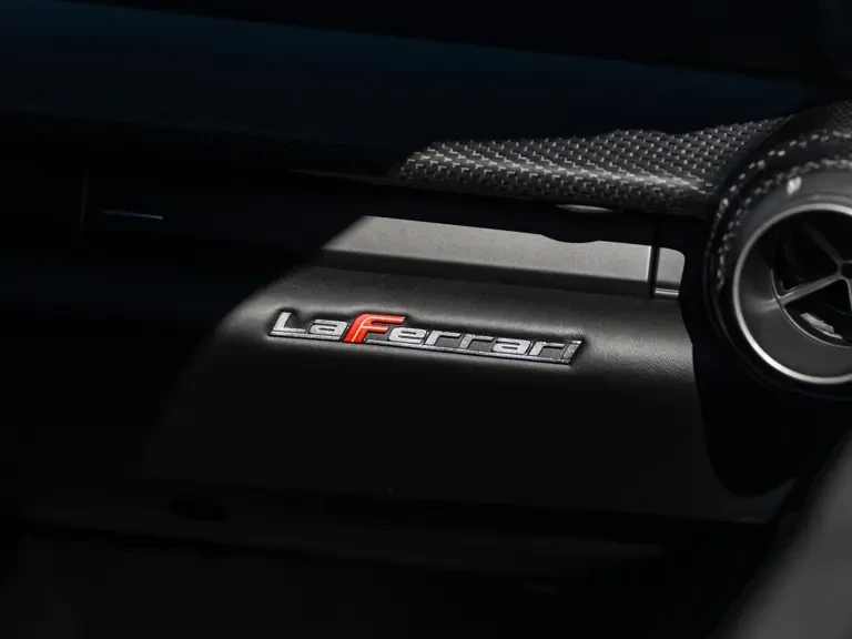 2015 Ferrari LaFerrari - Image 24 of 31
