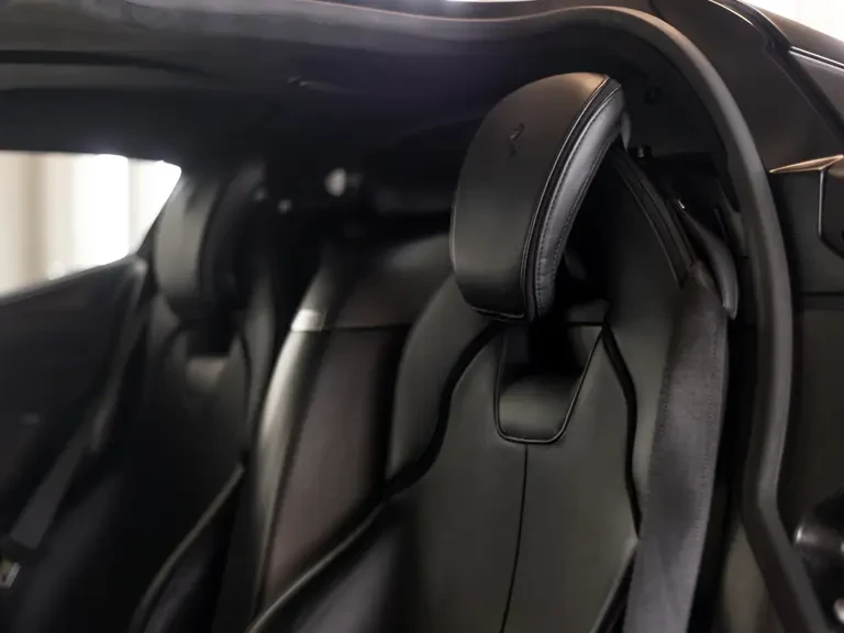 2015 Ferrari LaFerrari - Image 27 of 31