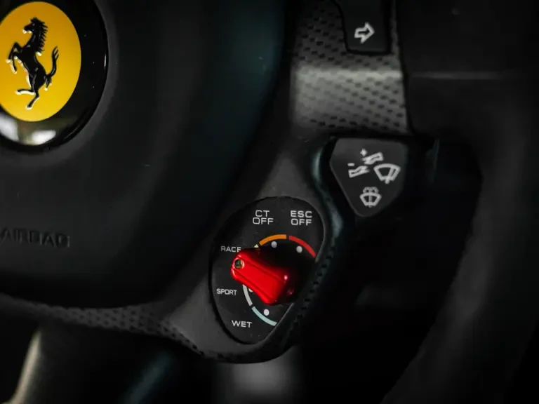 2015 Ferrari LaFerrari - Image 22 of 31
