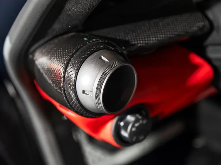 2015 Ferrari LaFerrari - Image 30 of 31