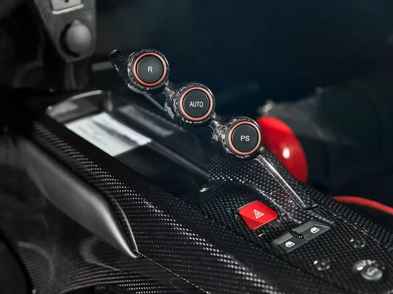 2015 Ferrari LaFerrari - Image 28 of 31