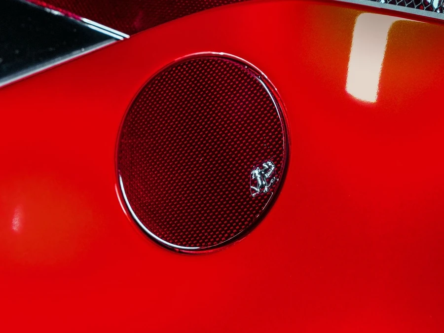 2015 Ferrari LaFerrari - Image 25 of 31
