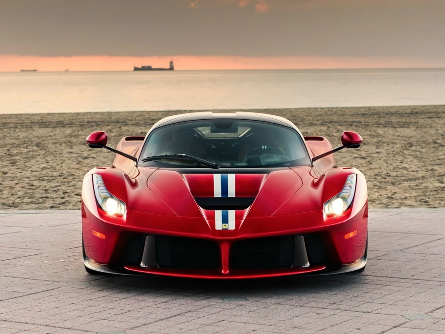 2015 Ferrari LaFerrari - Image 2 of 31