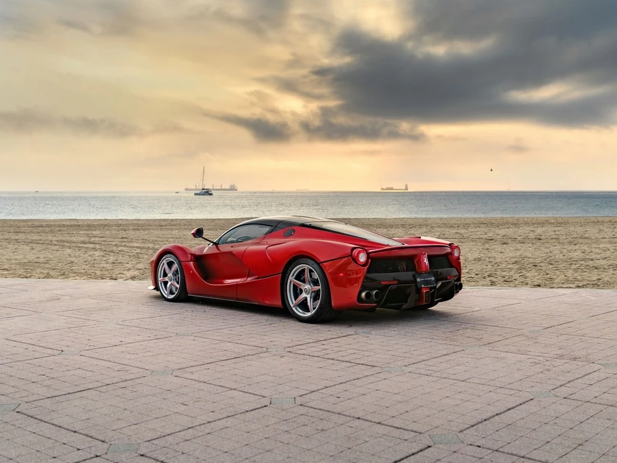 2015 Ferrari LaFerrari - Image 14 of 31