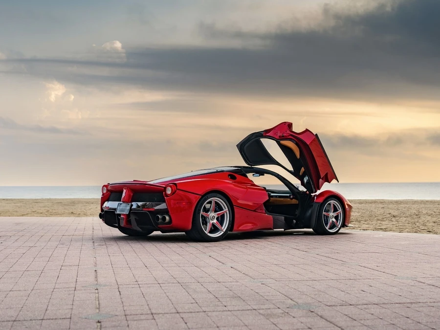 2015 Ferrari LaFerrari - Image 13 of 31