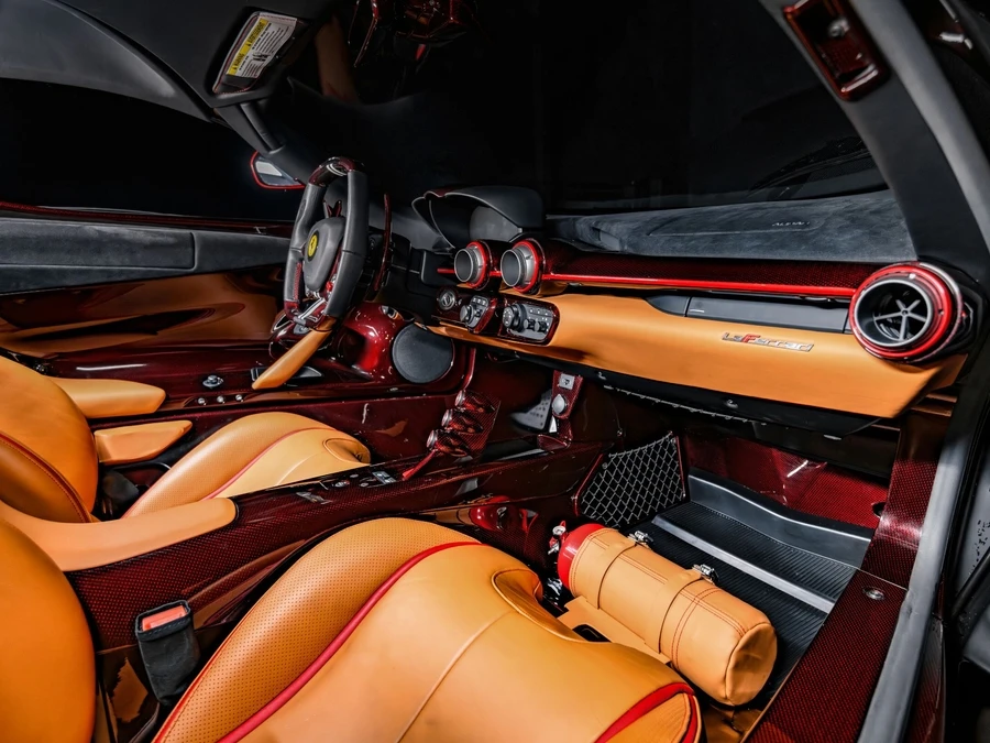 2015 Ferrari LaFerrari - Image 28 of 31