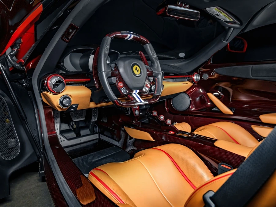 2015 Ferrari LaFerrari - Image 27 of 31