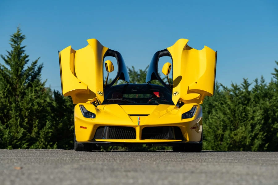 2015 Ferrari LaFerrari - Image 27 of 31