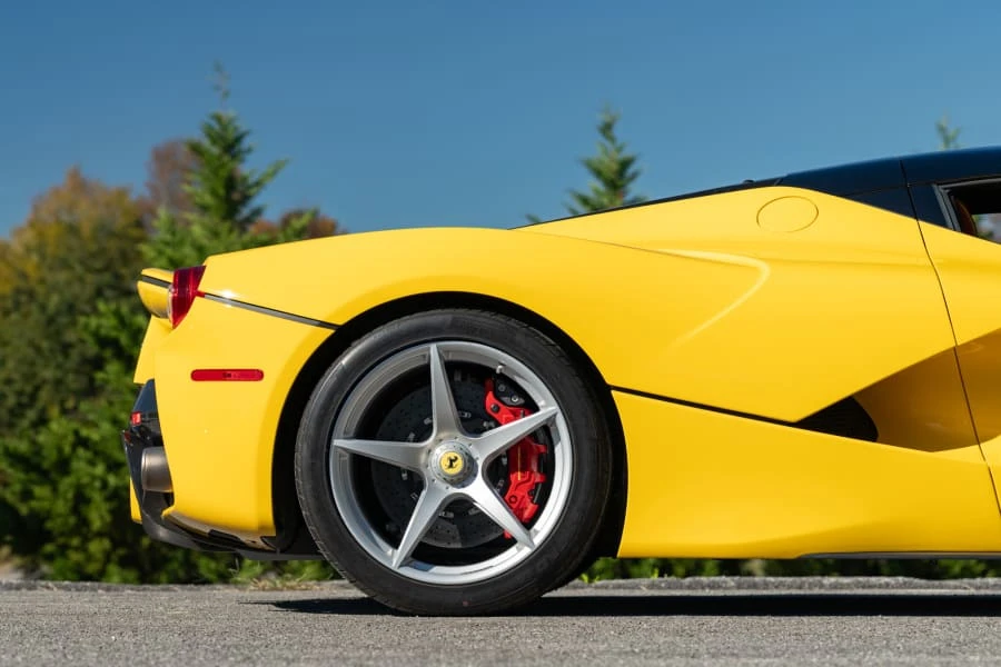 2015 Ferrari LaFerrari - Image 28 of 31