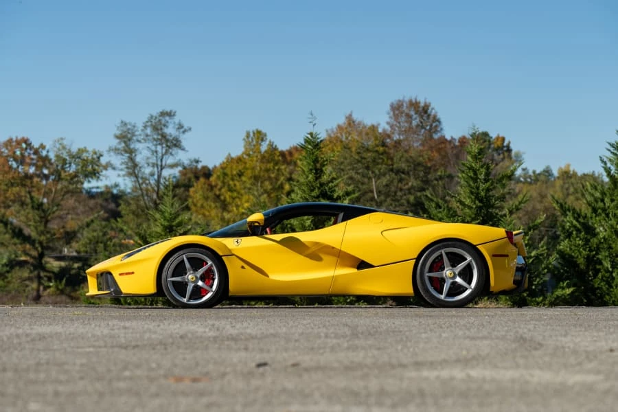 2015 Ferrari LaFerrari - Image 2 of 31