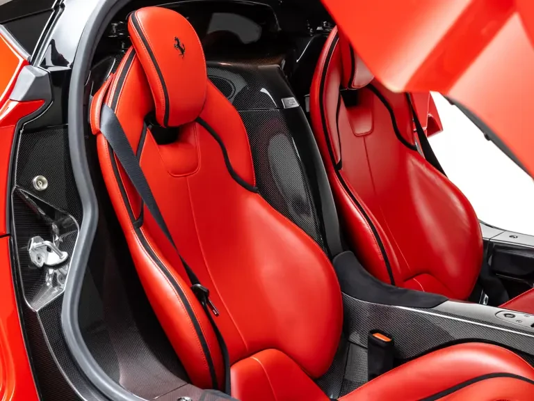 2015 Ferrari LaFerrari - Image 27 of 31