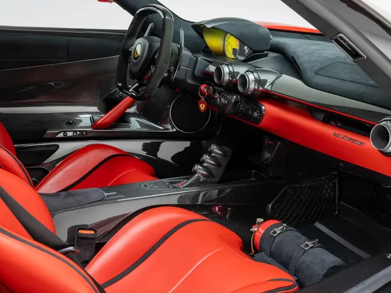 2015 Ferrari LaFerrari - Image 13 of 31