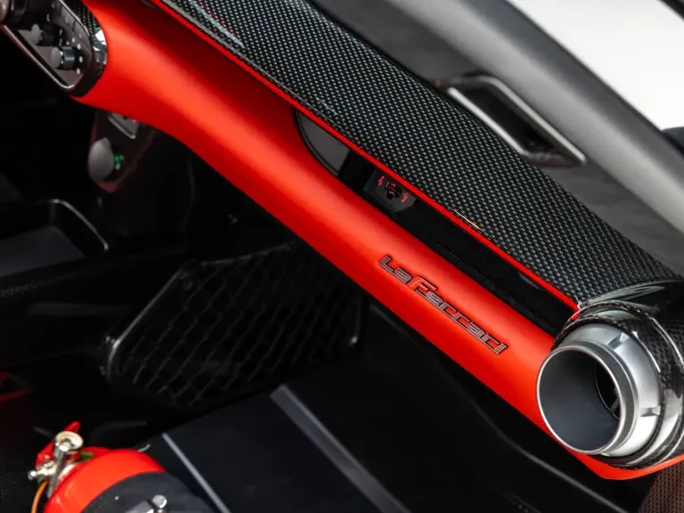 2015 Ferrari LaFerrari - Image 18 of 31