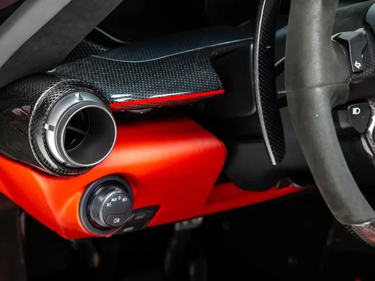 2015 Ferrari LaFerrari - Image 23 of 31