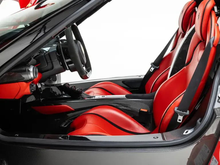 2015 Ferrari LaFerrari - Image 24 of 31