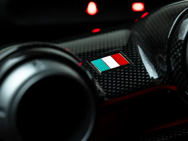 2015 Ferrari LaFerrari - Image 20 of 31