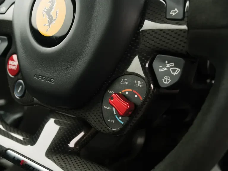 2015 Ferrari LaFerrari - Image 16 of 31