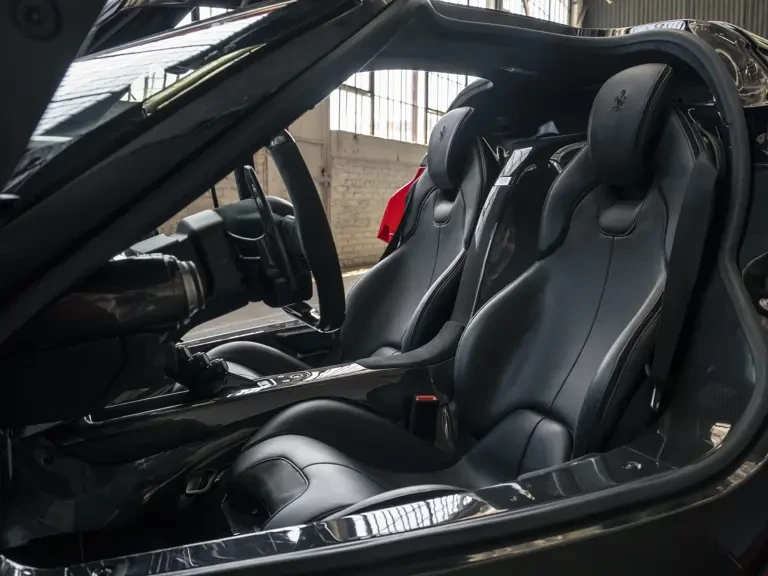 2015 Ferrari LaFerrari - Image 14 of 31