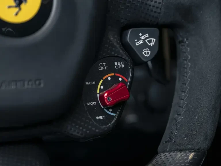 2015 Ferrari LaFerrari - Image 20 of 31