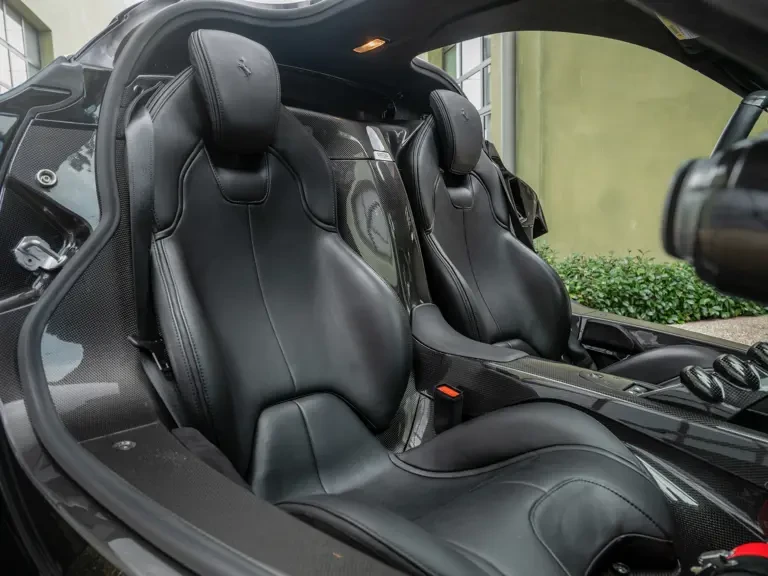 2015 Ferrari LaFerrari - Image 14 of 31