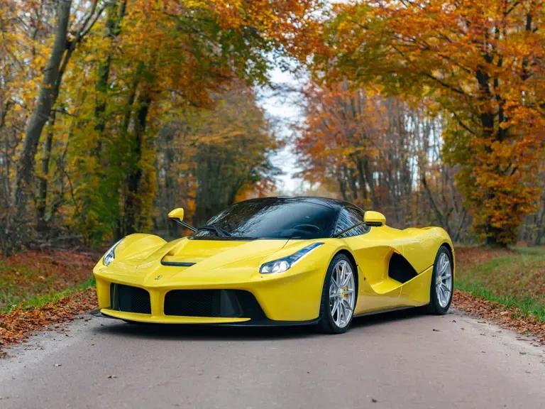 2015 Ferrari LaFerrari - Image 2 of 31