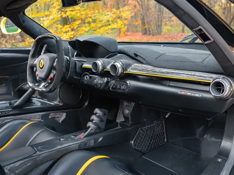 2015 Ferrari LaFerrari - Image 5 of 31