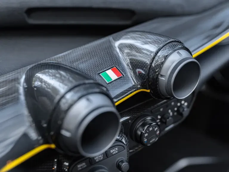 2015 Ferrari LaFerrari - Image 22 of 31