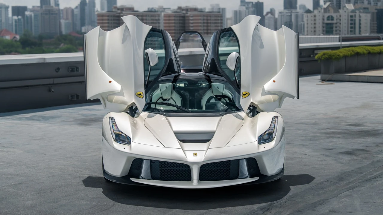 2015 Ferrari LaFerrari - Image 21 of 31