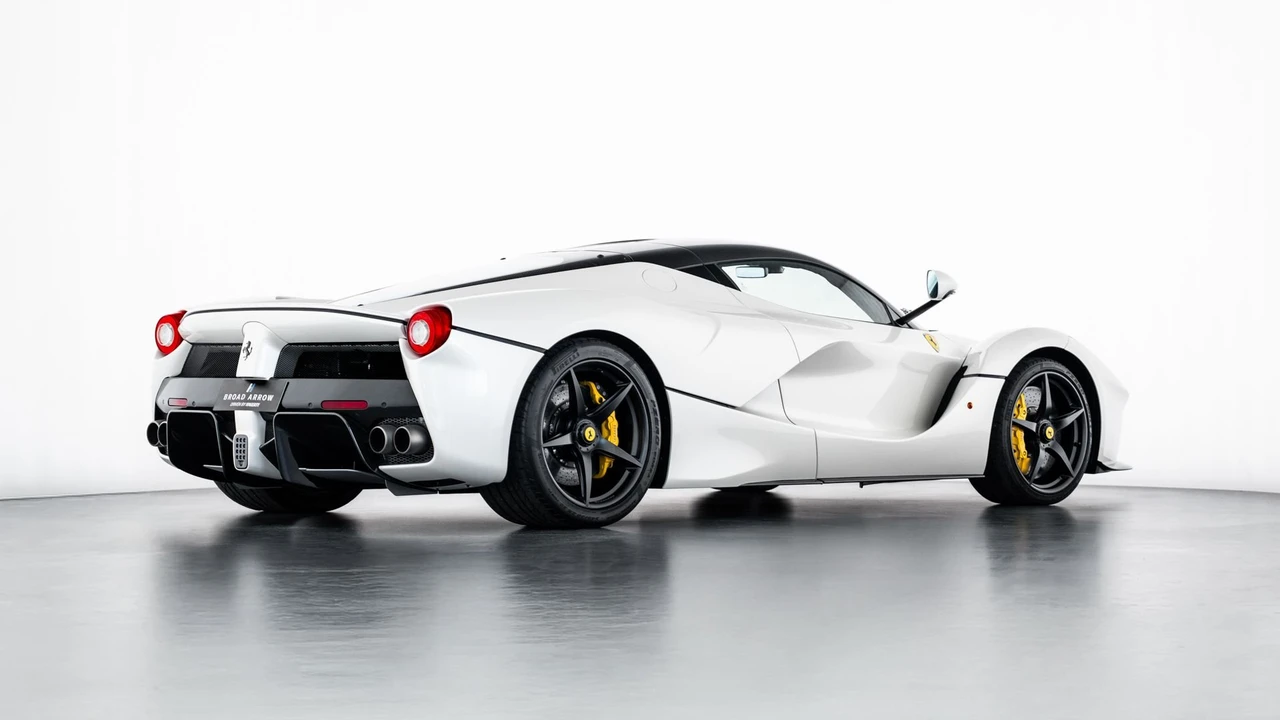 2015 Ferrari LaFerrari - Image 3 of 31
