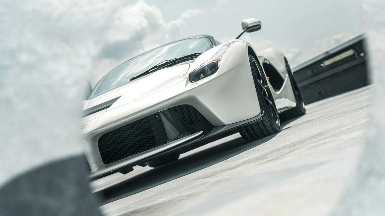 2015 Ferrari LaFerrari - Image 17 of 31