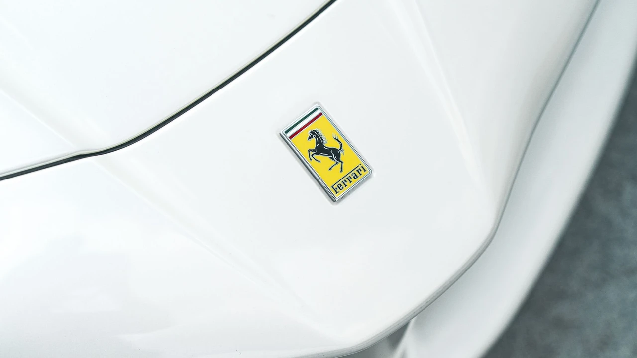 2015 Ferrari LaFerrari - Image 12 of 31