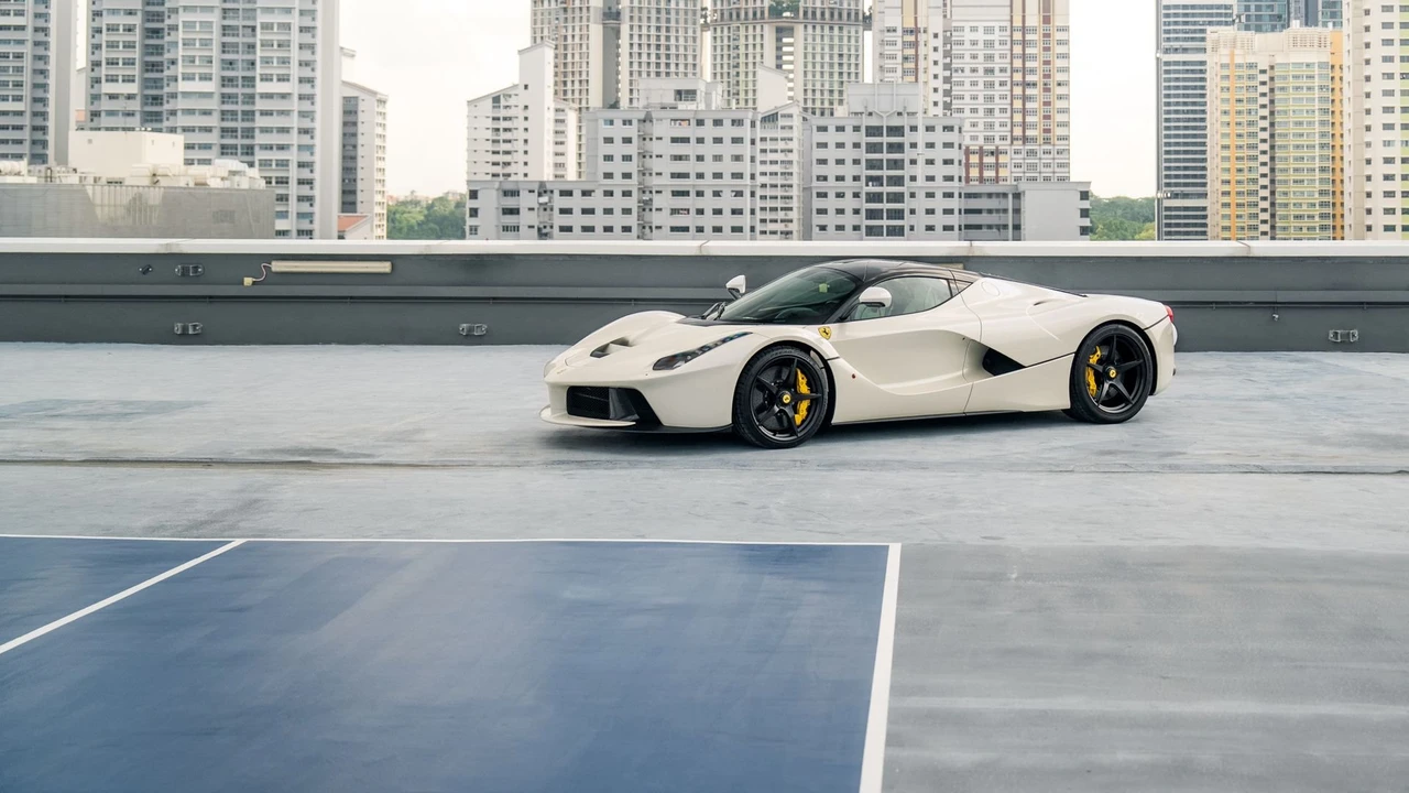 2015 Ferrari LaFerrari - Image 14 of 31