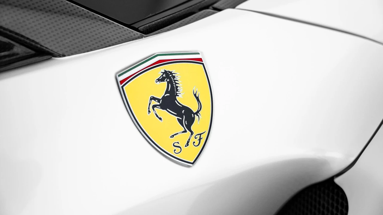2015 Ferrari LaFerrari - Image 22 of 31