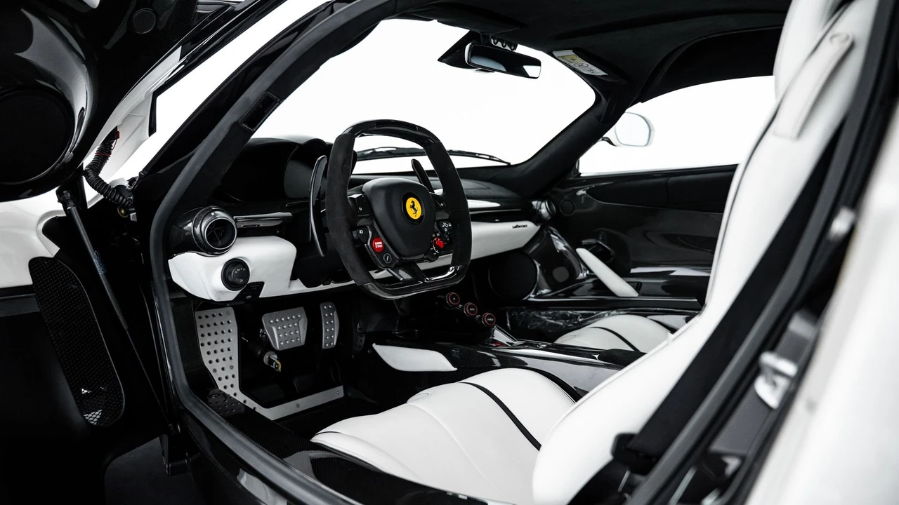 2015 Ferrari LaFerrari - Image 8 of 31