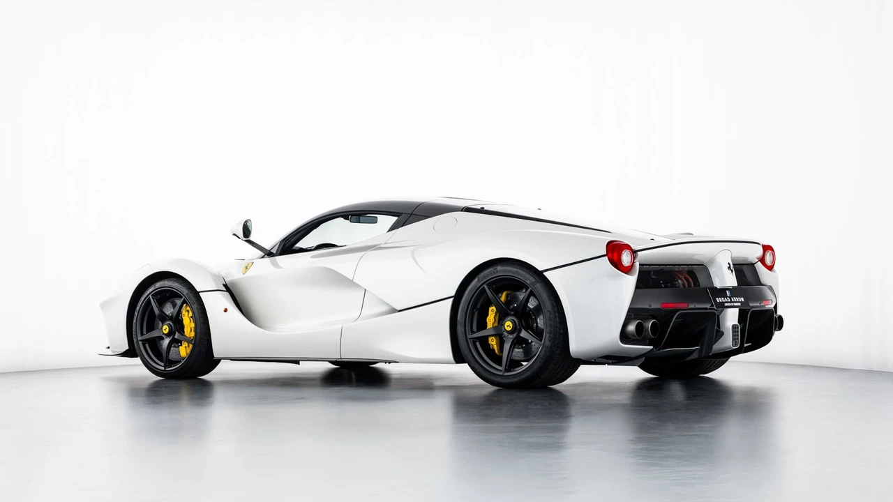 2015 Ferrari LaFerrari - Image 11 of 31