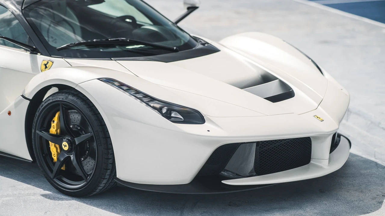 2015 Ferrari LaFerrari - Image 7 of 31