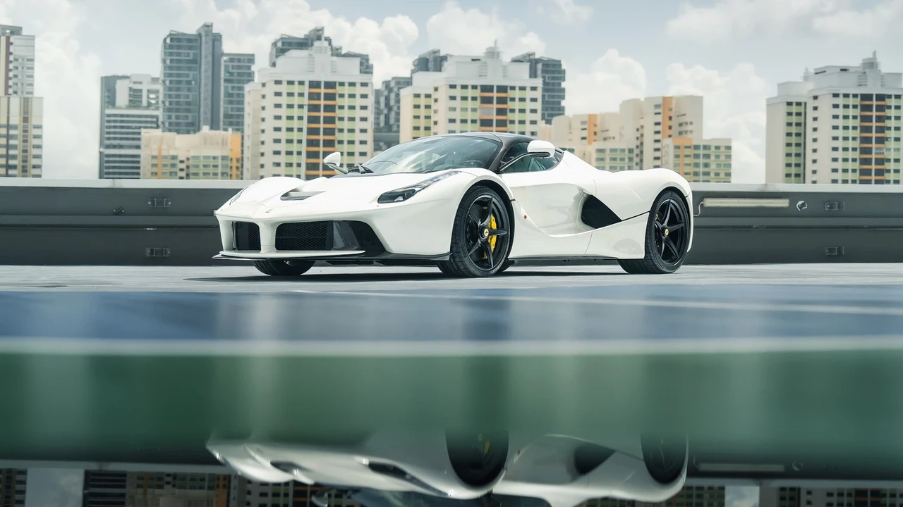 2015 Ferrari LaFerrari - Image 13 of 31