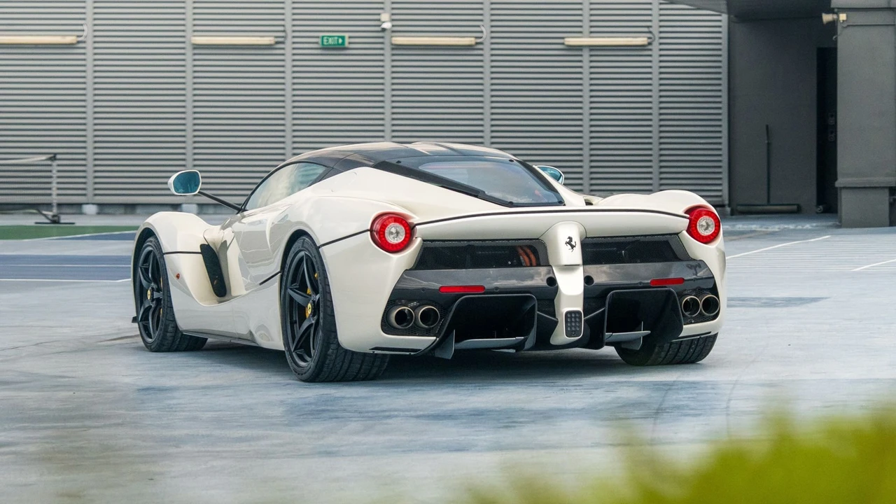 2015 Ferrari LaFerrari - Image 3 of 31