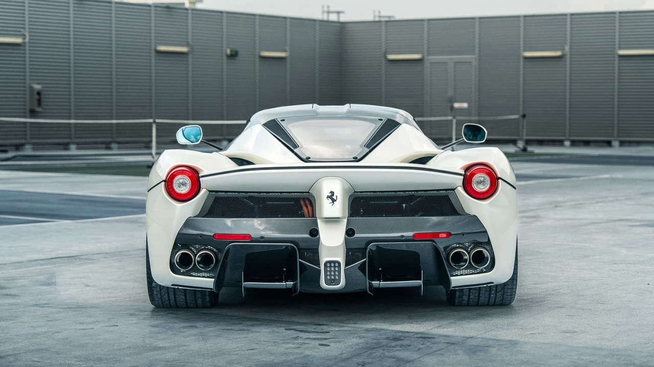 2015 Ferrari LaFerrari - Image 4 of 31