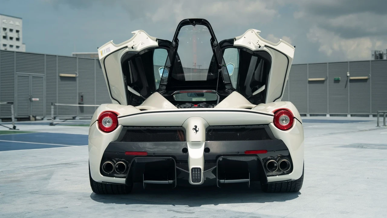 2015 Ferrari LaFerrari - Image 23 of 31